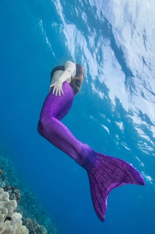 Zeemeermin-staart-in-water-asian-magenta-fin-fun Zeemeermin-staart-in-water-asian-magenta-fin-fun