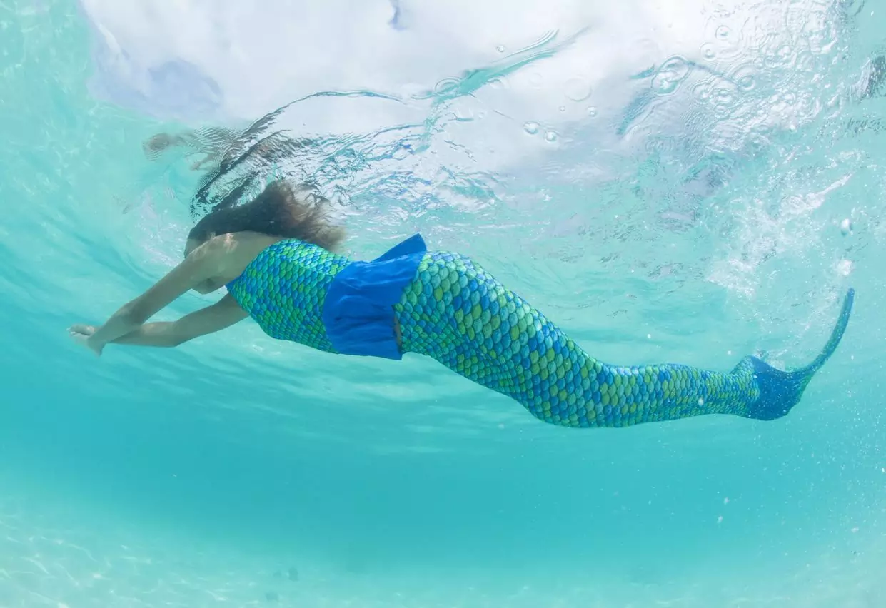 Zeemeerminstaart-in-water-Aussie-green-fin-fun-water Zeemeerminstaart-in-water-Aussie-green-fin-fun-water
