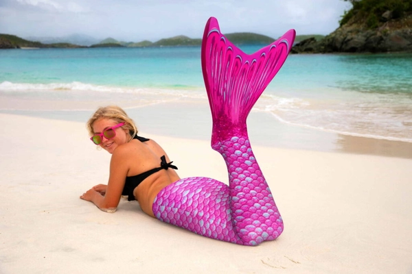 zeemeerminstaart-roze-fin-fun-op-het-strand